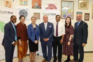 Healthfirst celebra la comunidad y abre una nueva oficina en Flushing el 30 de octubre